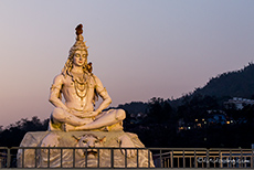 Lord Shiva Statue am Ganges, Rishikesh