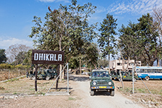 Eingangstor zum Dhikala Camp im Jim Corbett Nationalpark