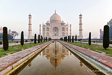 erstes Licht auf dem Taj Mahal