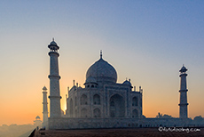 Nebliger Morgen am Taj Mahal, Agra