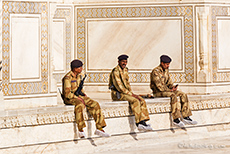Wachsoldaten am Taj Mahal