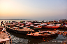 Die Boote stehen für den Ausflug auf dem Ganges bereit, Varanasi