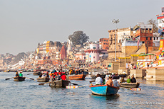 am Morgen ist ganz schön was los auf dem Ganges, Varanasi