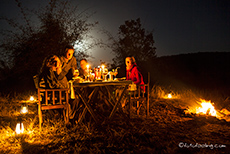 Candle Light Dinner bei Vollmond im Busch,  Tree House Hideaway