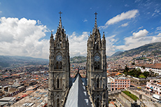 Zwillingstürme der Basilika von Quito -  Basilica of the National Vow, Quito, Ecuador