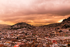 Farbenspiel ber Quito, Ecuador