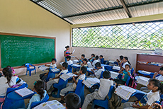 Schulkinder beim Unterricht