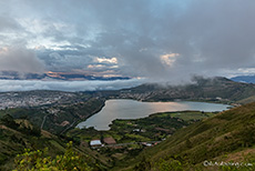 Blick auf die  Laguna de Yahuarcocha, Ibarra, Ecuador