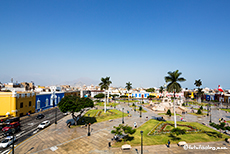 Blick über die Plaza de Armas, Trujillo