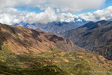 Panoramablick auf die umliegenden Berge