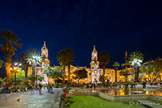 Plaza de Armas in der blauen Stunde, Arequipa