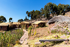 kleines Dorf auf der Insel Taquile im Titicacasee, Peru