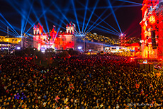 Menschenmengen auf der Plaza de Armas, Cusco