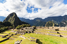 Der Hauptplatz der Ruinenstadt von Machu Picchu
